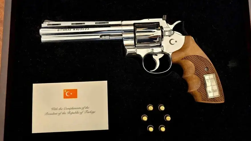 Nato Zirvesi'nde Yabancı Heyete Hediye Edilen Silah: MKE Gümüşay